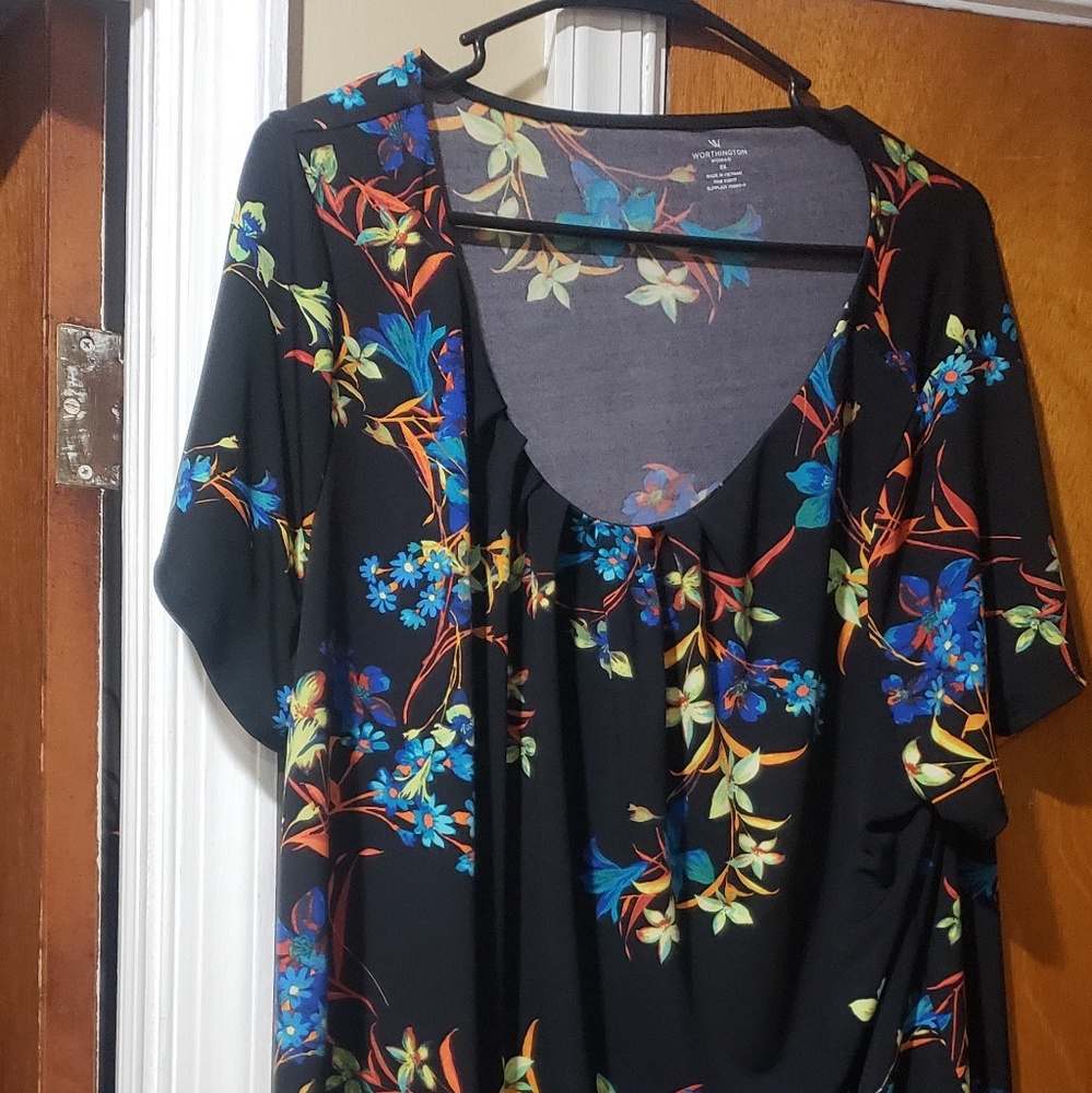 Super soft , beautiful ladies top